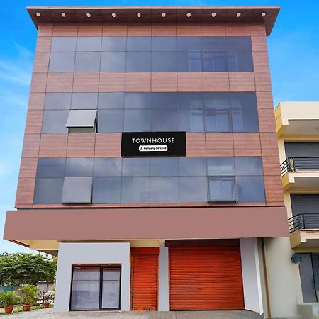 Townhouse Bidadi Formerly Royal Garuda 外观 照片